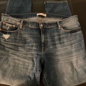 Size 16 gap jeans in great condition! Sold as is